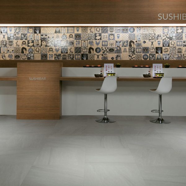 Jasper Gris 60x60 & Indigo Decor Mix - Keramikfliesen für Gasthof