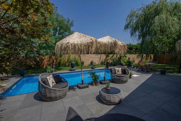 Terrasse mit Pool – Südwestfrankreich Terrasse mit Pool – Südwestfrankreich