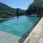 Mit Solithe gefliester Pool