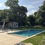 Poolbereich mit Abéa – Cédric Pierre Paysage