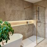 Dusche und Badewanne aus Feinsteinzeug - Colombine Viallet Architecte